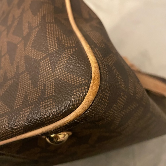 Michael Kors Monogram Grayson Satchel w/ Free MK Wallet. Size Medium - Picture 10 of 16